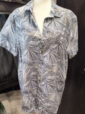 Marc Anthony Gray, White & Blue Palm-Print Short Sleeve Button Shirt, Large, EUC